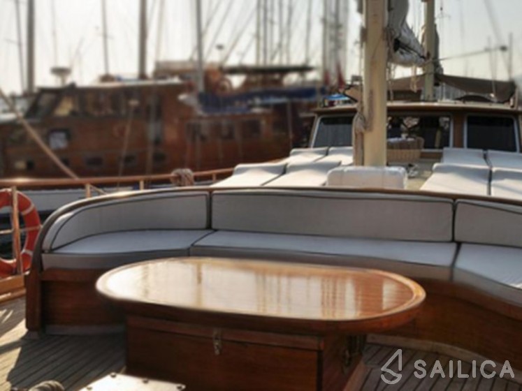 Gulet - Yacht Charter Sailica