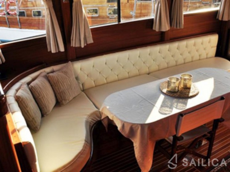 Gulet - Yacht Charter Sailica