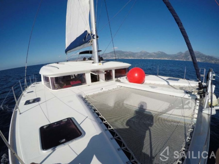 Lagoon 400 - Yacht Charter Sailica