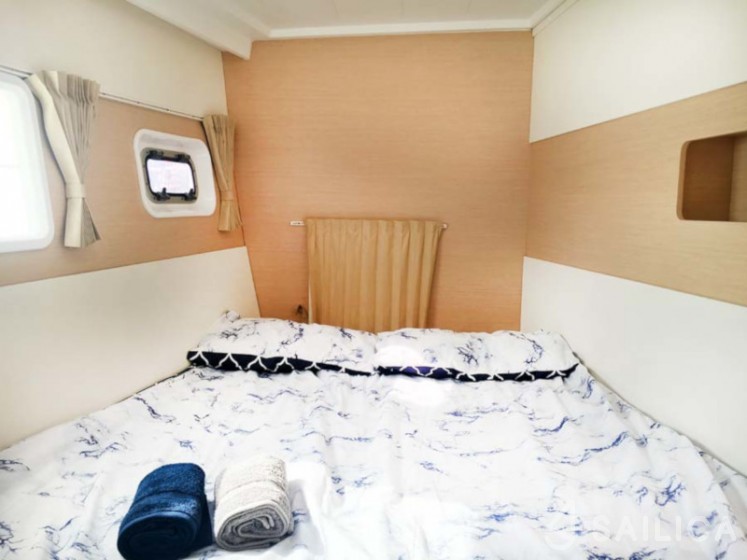 Lagoon 400 - Yacht Charter Sailica