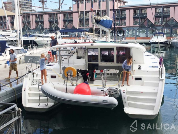 Lagoon 400 - Yacht Charter Sailica
