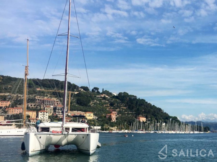 Lagoon 400 - Yacht Charter Sailica