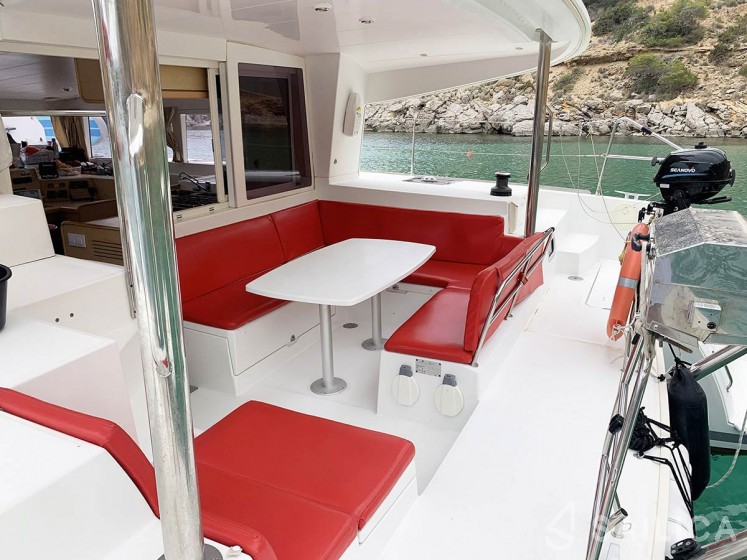 Lagoon 400 - Yacht Charter Sailica