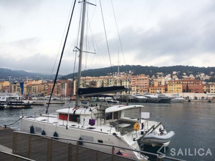 Lagoon 400 - Yacht Charter Sailica
