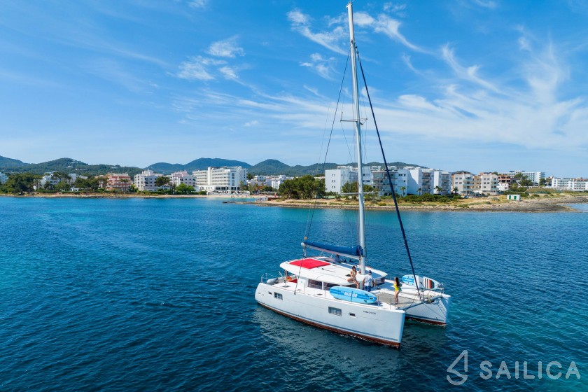 Lagoon 400 - Yacht Charter Sailica