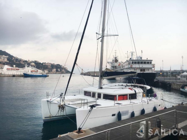Lagoon 400 - Yacht Charter Sailica