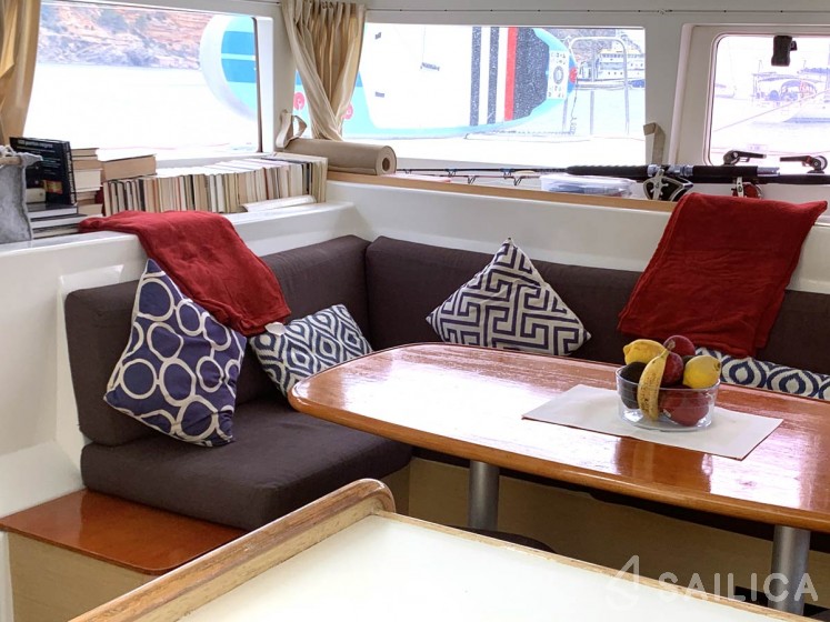 Lagoon 400 - Yacht Charter Sailica