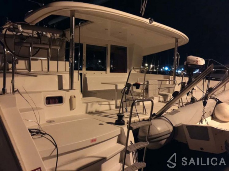 Lagoon 400 - Yacht Charter Sailica