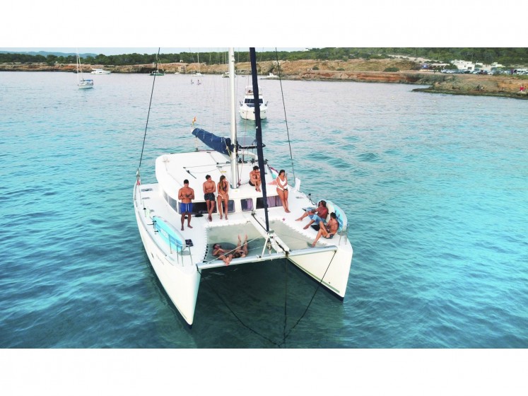 Lagoon 400 - Yacht Charter Sailica
