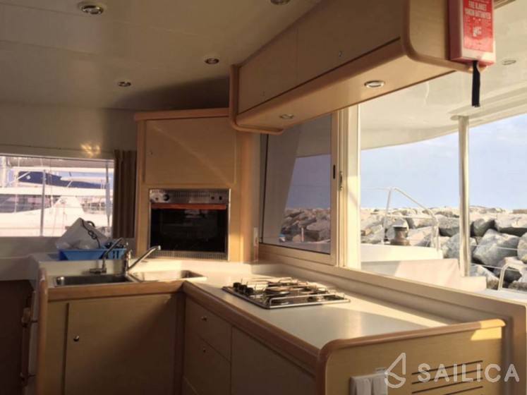 Lagoon 400 - Yacht Charter Sailica