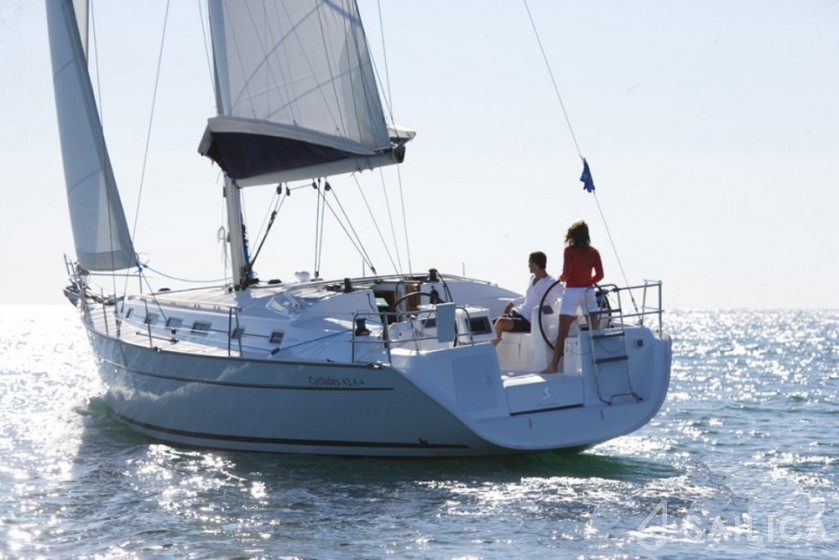 Cyclades 43.4 - Yacht Charter Sailica