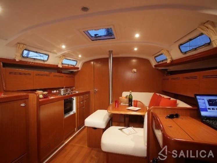 Cyclades 43.4 - Yacht Charter Sailica