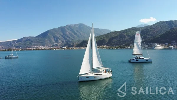 Oceanis 38.1 - Yacht Charter Sailica