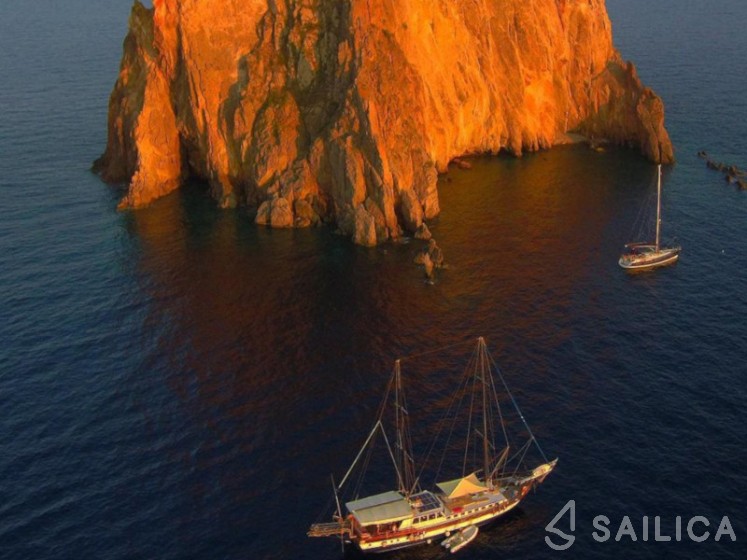 Gulet - Yacht Charter Sailica