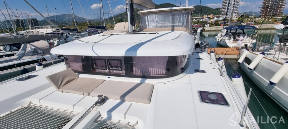 Lagoon 42 - Yacht Charter Sailica