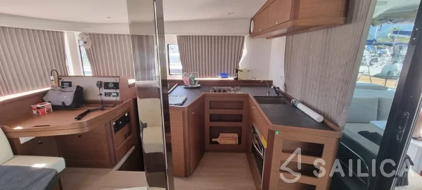 Lagoon 42 - Yacht Charter Sailica