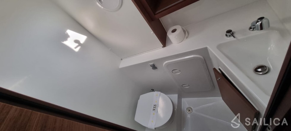 Lagoon 42 - Yacht Charter Sailica