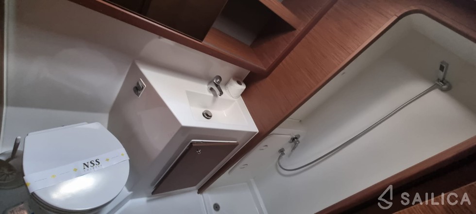 Lagoon 42 - Yacht Charter Sailica
