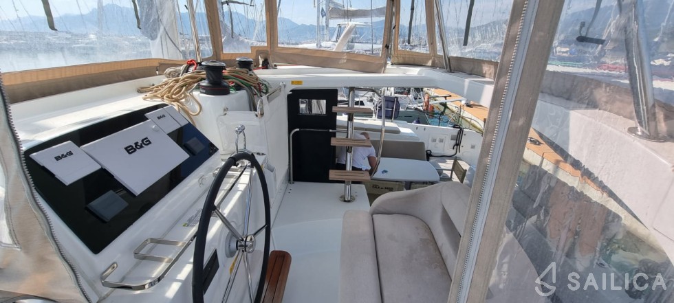 Lagoon 42 - Yacht Charter Sailica