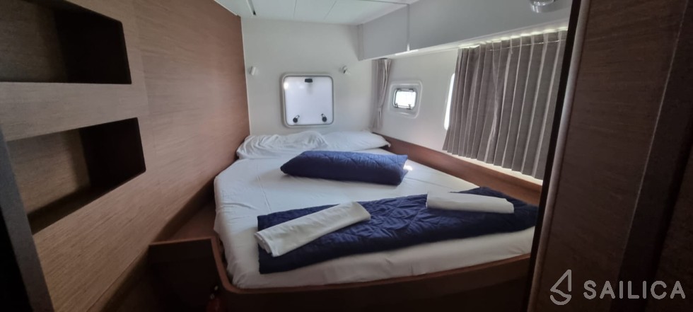 Lagoon 42 - Yacht Charter Sailica