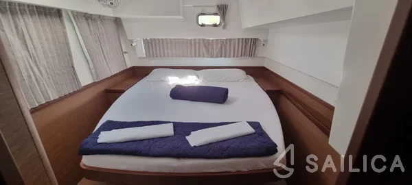 Lagoon 42 - Yacht Charter Sailica