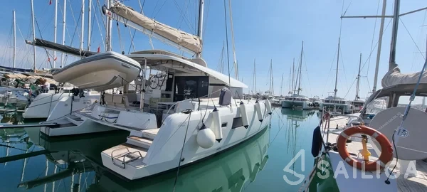 Lagoon 42 - Yacht Charter Sailica
