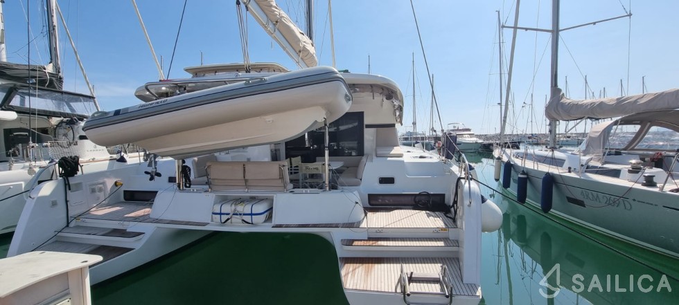 Lagoon 42 - Yacht Charter Sailica