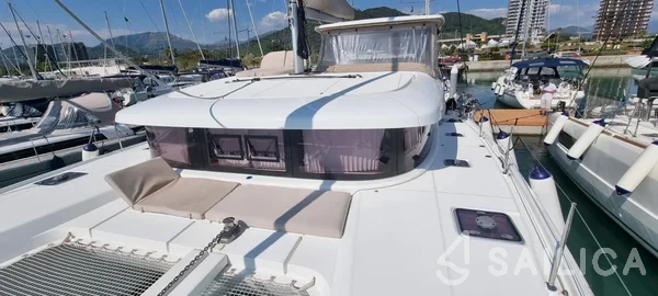 Lagoon 42 - Yacht Charter Sailica