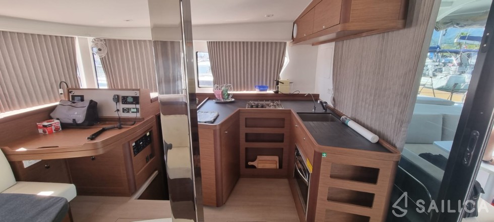 Lagoon 42 - Yacht Charter Sailica