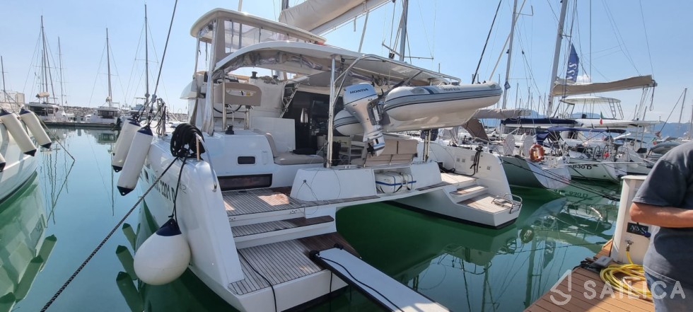 Lagoon 42 - Yacht Charter Sailica