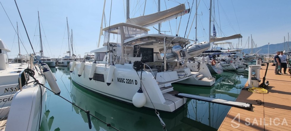 Lagoon 42 - Yacht Charter Sailica