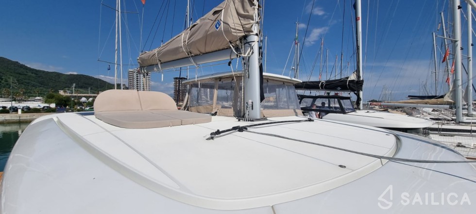 Lagoon 42 - Yacht Charter Sailica
