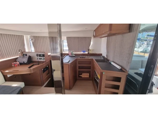 Lagoon 42 - Yacht Charter Sailica