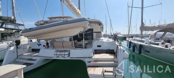 Lagoon 42 - Yacht Charter Sailica