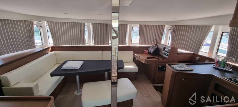 Lagoon 42 - Yacht Charter Sailica