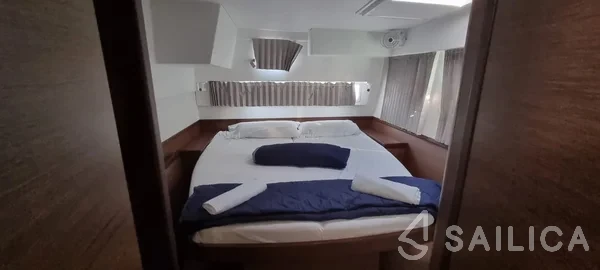 Lagoon 42 - Yacht Charter Sailica