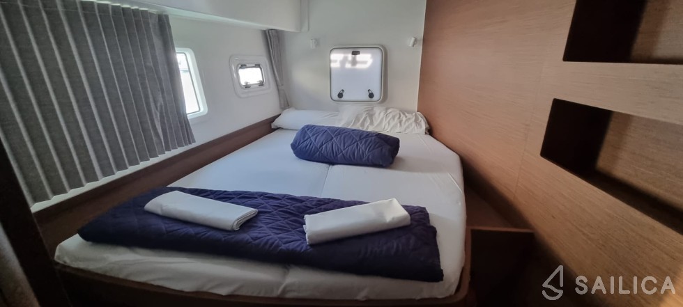Lagoon 42 - Yacht Charter Sailica
