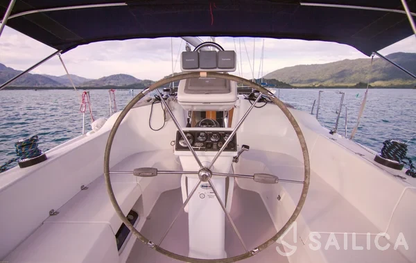 Catalina 375 - Yacht Charter Sailica