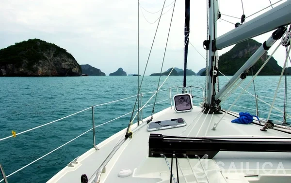 Catalina 375 - Yacht Charter Sailica