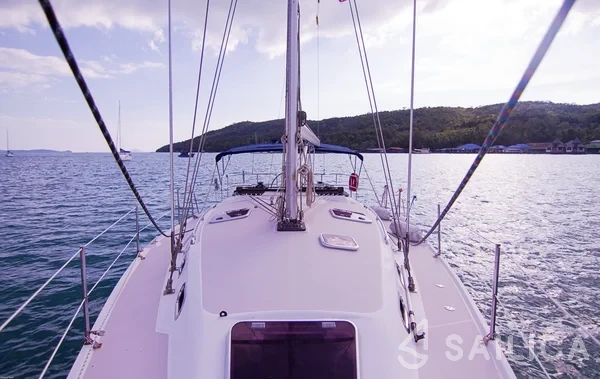 Catalina 375 - Yacht Charter Sailica