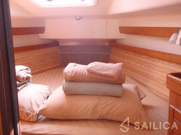 Catalina 375 - Yacht Charter Sailica