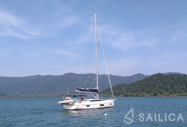Bavaria C45 - Yacht Charter Sailica