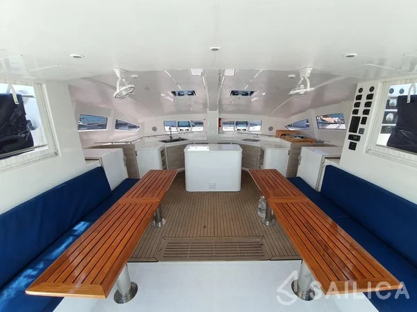 Island Spirit 410 - Yacht Charter Sailica