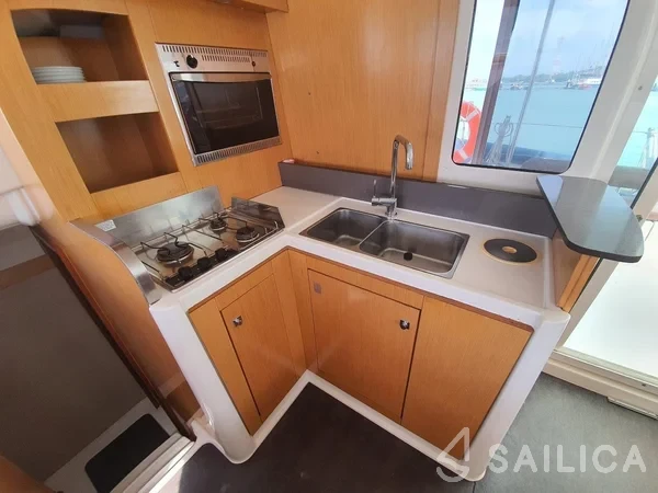 Mahe 36 Evolution - Yacht Charter Sailica
