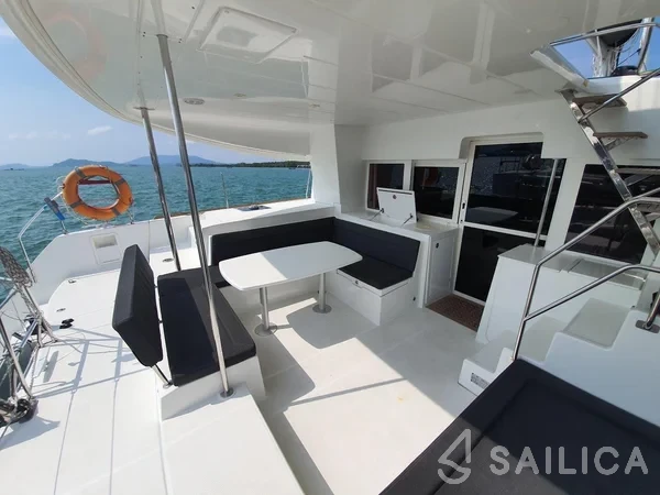 Lagoon 450 S - 4 + 2 cab. - Yacht Charter Sailica