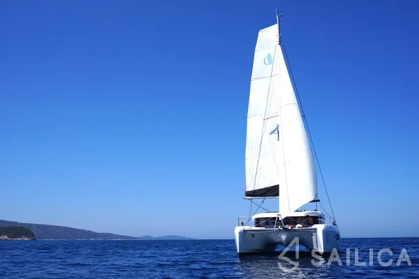 Lagoon 42 - Yacht Charter Sailica