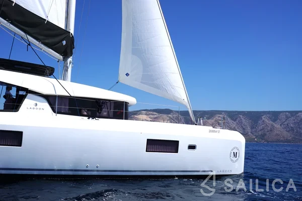 Lagoon 42 - Yacht Charter Sailica
