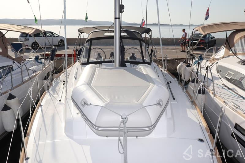 Oceanis 38.1 - Yacht Charter Sailica