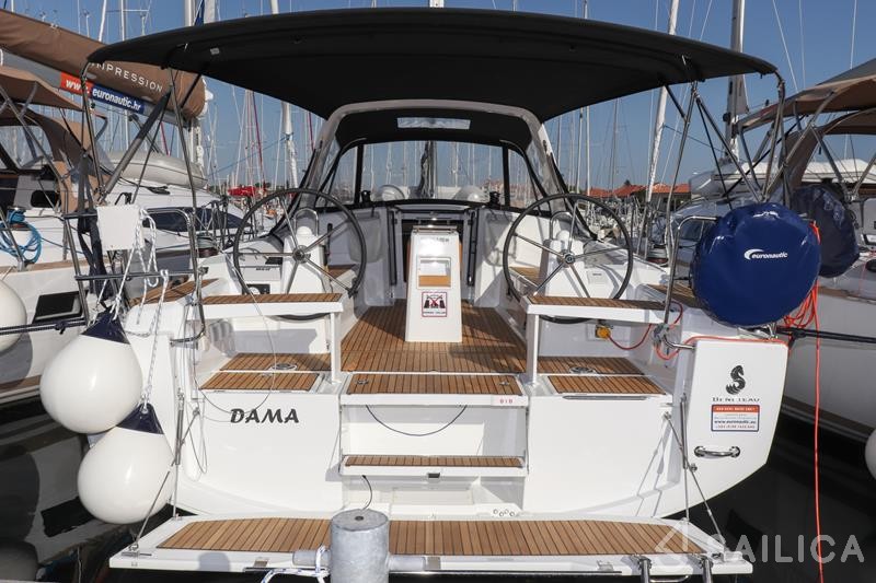 Oceanis 38.1 - Yacht Charter Sailica