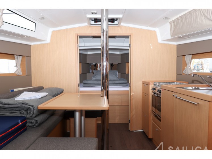 Oceanis 38.1 - Yacht Charter Sailica